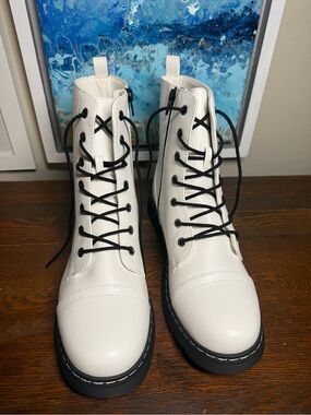Arizona Queen Women’s White Lace-Up Combat Boots - Black Sole